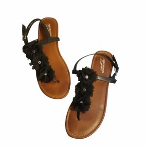 ⭐️3/$15⭐️Arizona Jean Co Black floral sandals